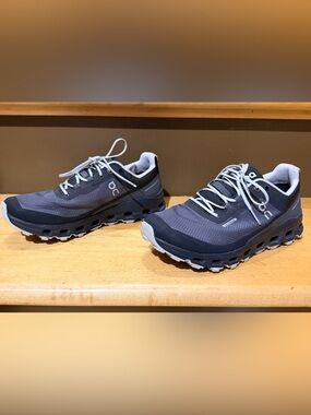 On Running women’s On Cloud Sneakers in Dark Gray and Light Gray